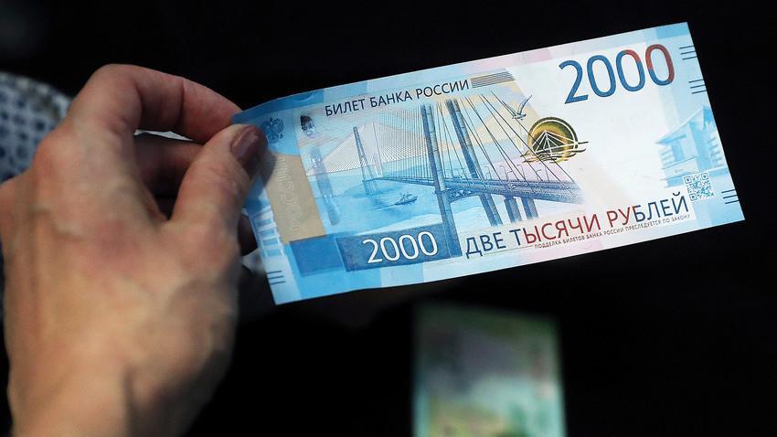 Le rouble Russe chute à son plus bas niveau en 10 mois après l’attaque de...