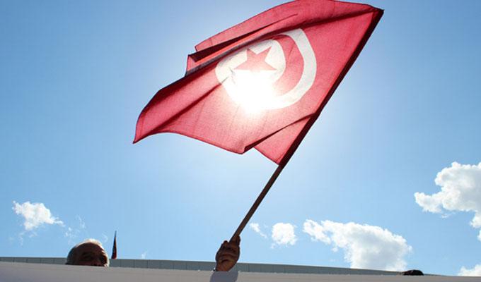 Place de La Kasbah: Une cérémonie de levée du drapeau à l’occasion du 67e anniversaire des forces armées