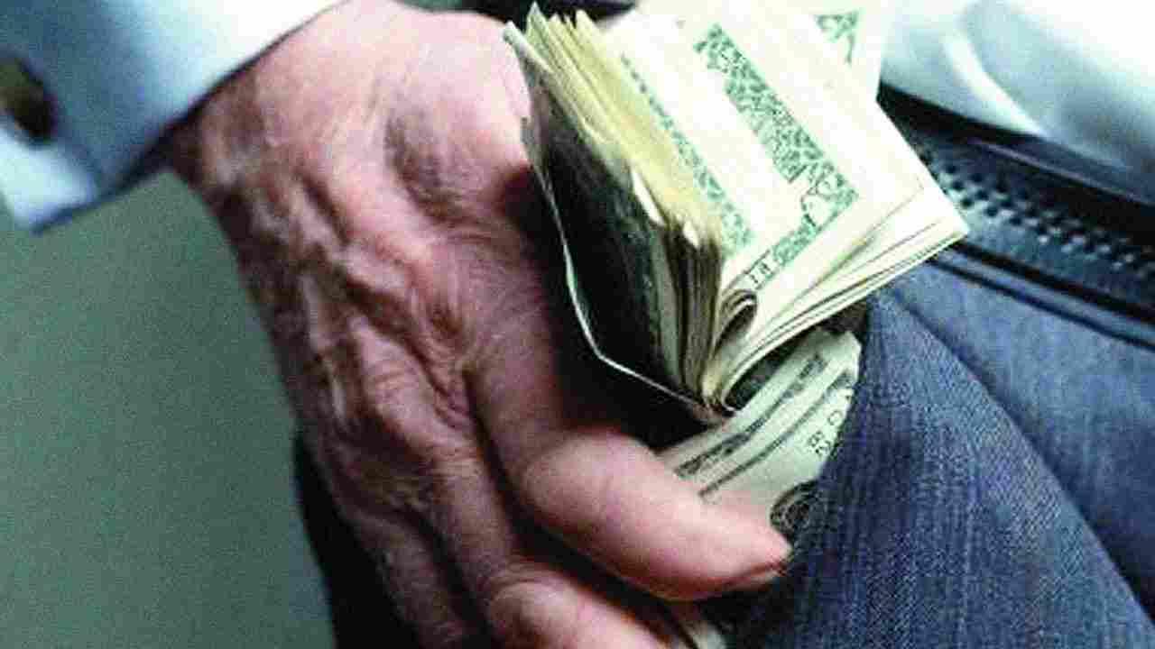 Tunisie – Bizerte ; Un cadre bancaire vole 150 MD des comptes des clients d’une agence bancaire