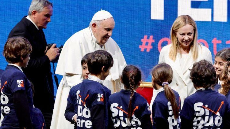 Italie : Le pape préoccupé par la chute de la natalité, l’aubaine pour les migrants?