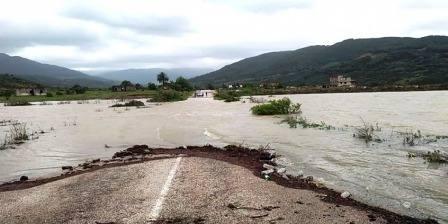 Tunisie – Kasserine : Crue de l’Oued Haïdra et plusieurs axes routiers coupés