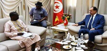 Feki examine avec l’ambassadeur du Mali la situation des clandestins maliens en Tunisie