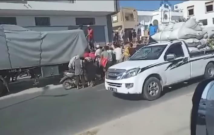 Cinq personnes arrêtées après le pillage d’un camion chargé de semoule à Hammamet