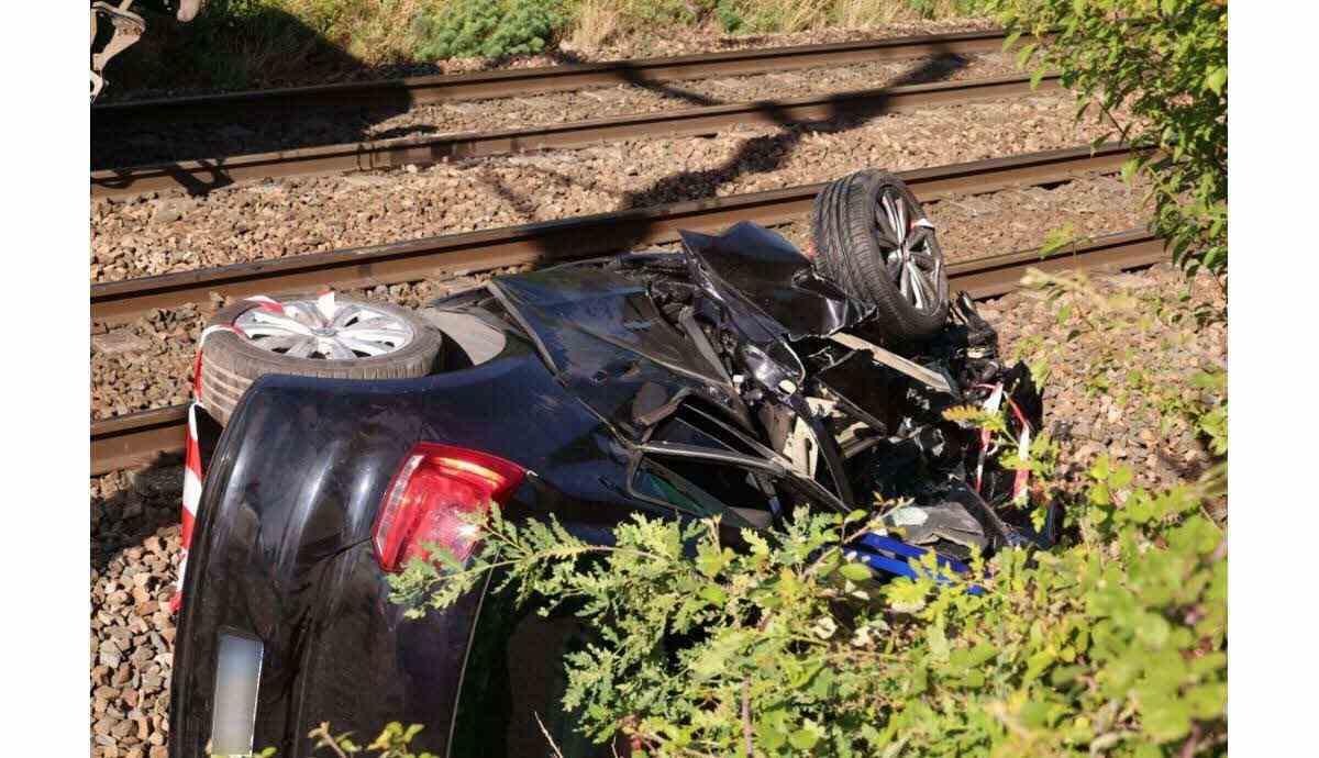 France : Une conductrice se fie à son GPS, sa course s’arrête sous un train