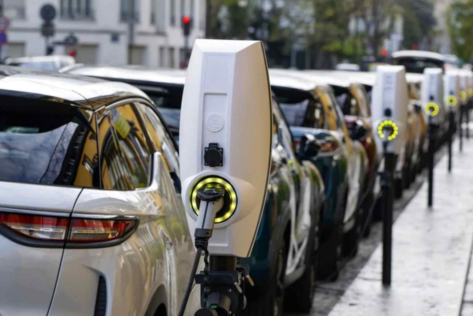 Le vent tourne pour la voiture électrique en Europe : un avenir incertain