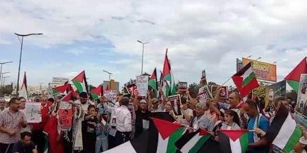 Tunisie – Des manifestants protestent devant l’ambassade US et appellent à l’expulsion de l’ambassadeur