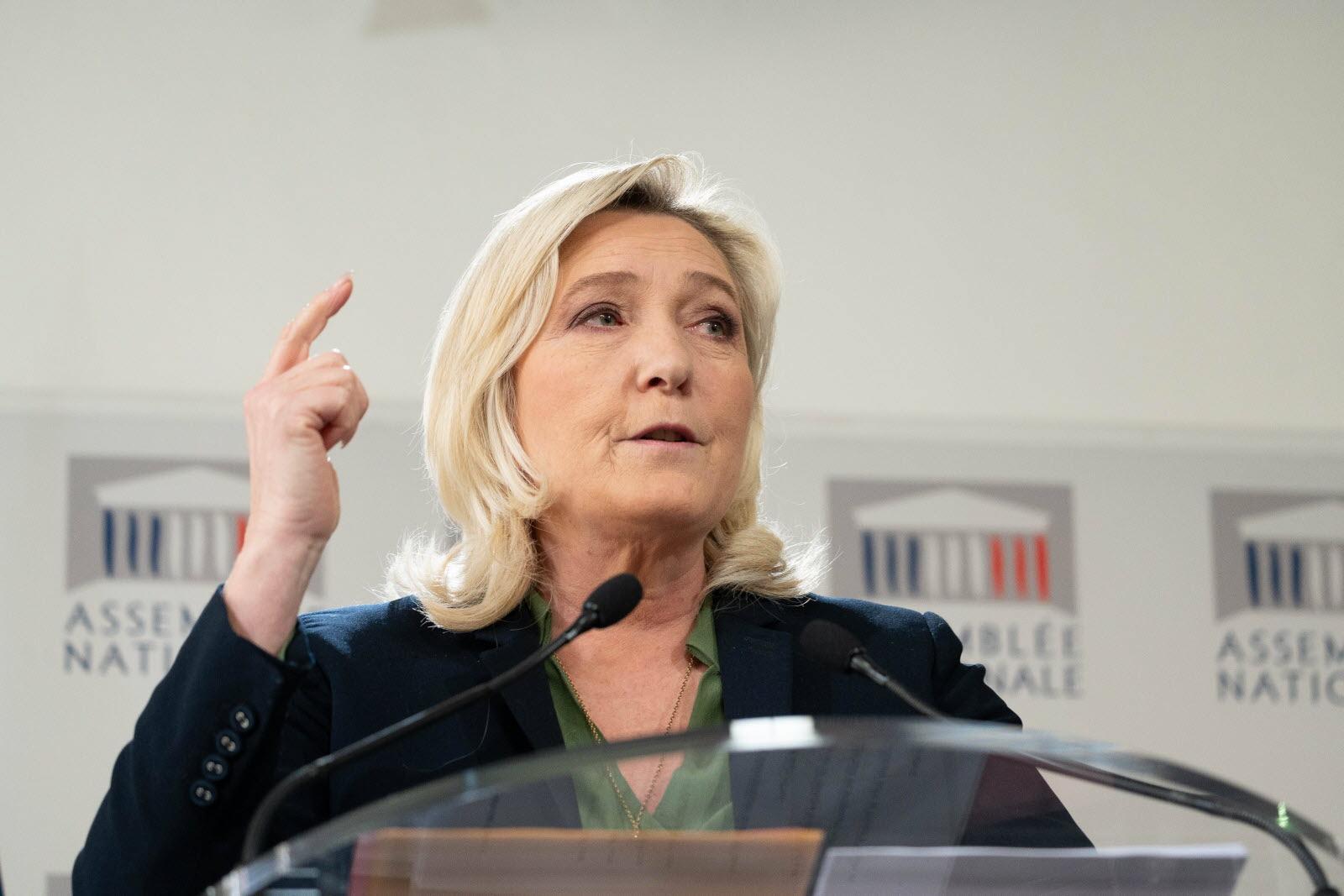 France-Sondage : Pour 7 citoyens sur 10 il y a trop d’immigrés, Le Pen est...