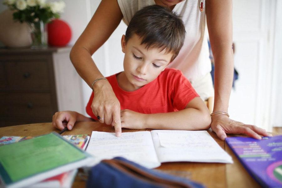 Psychologie : 5 astuces pour aider son enfant à faire ses devoirs dans la bonne...