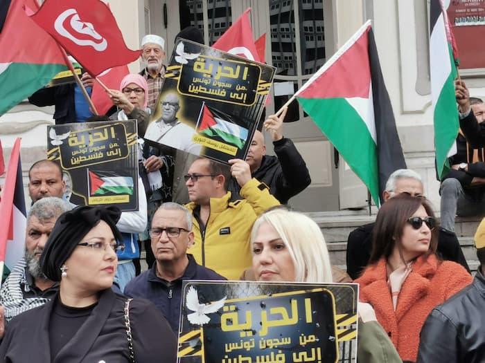 Tunis: Le Front du salut national en sit-in devant le Théâtre municipal