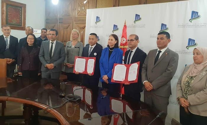 Signature du contrat pour la réalisation du nouveau pont de Bizerte avec l’entreprise chinoise Sichuan...