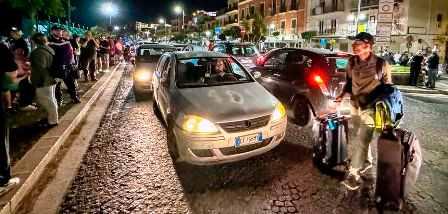 Panique en Italie : Des dizaines de secousses sismiques ont ébranlé la région de Naples