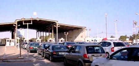 Tunisie – Des délais d’attente interminables au passage frontalier de Ras Jedir