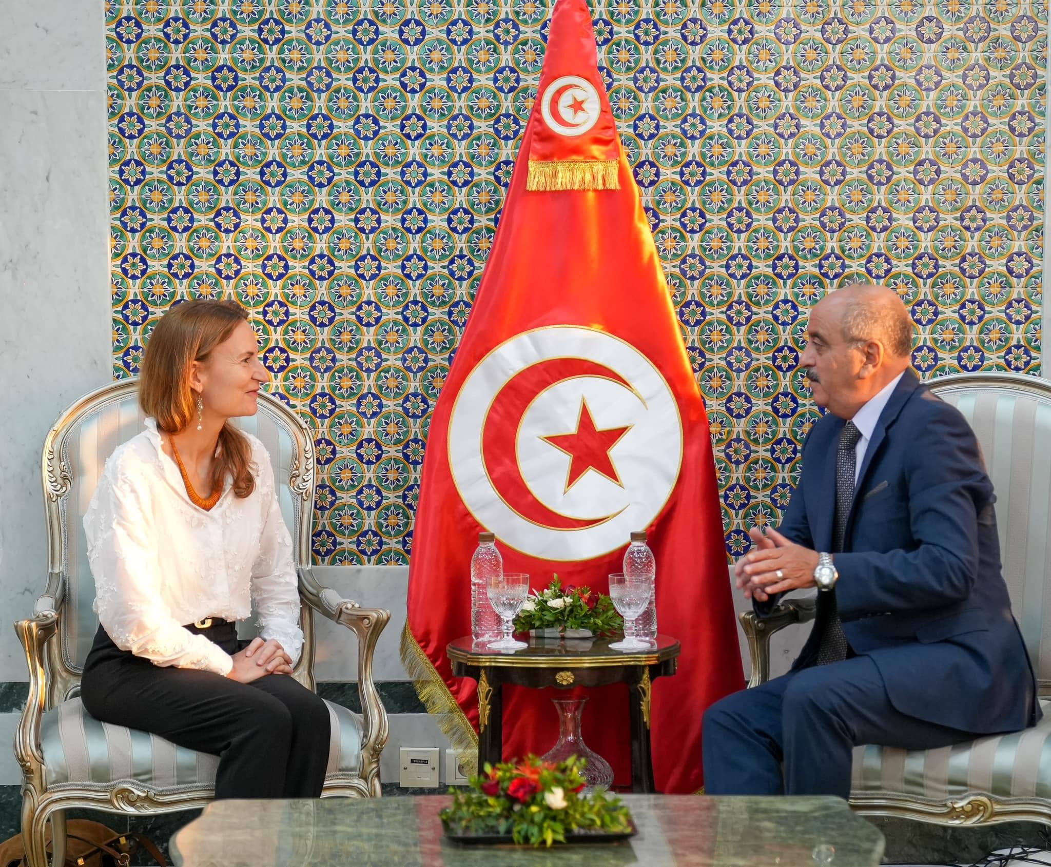 Le Chef de la diplomatie s’entretient avec l’ambassadrice de France en Tunisie