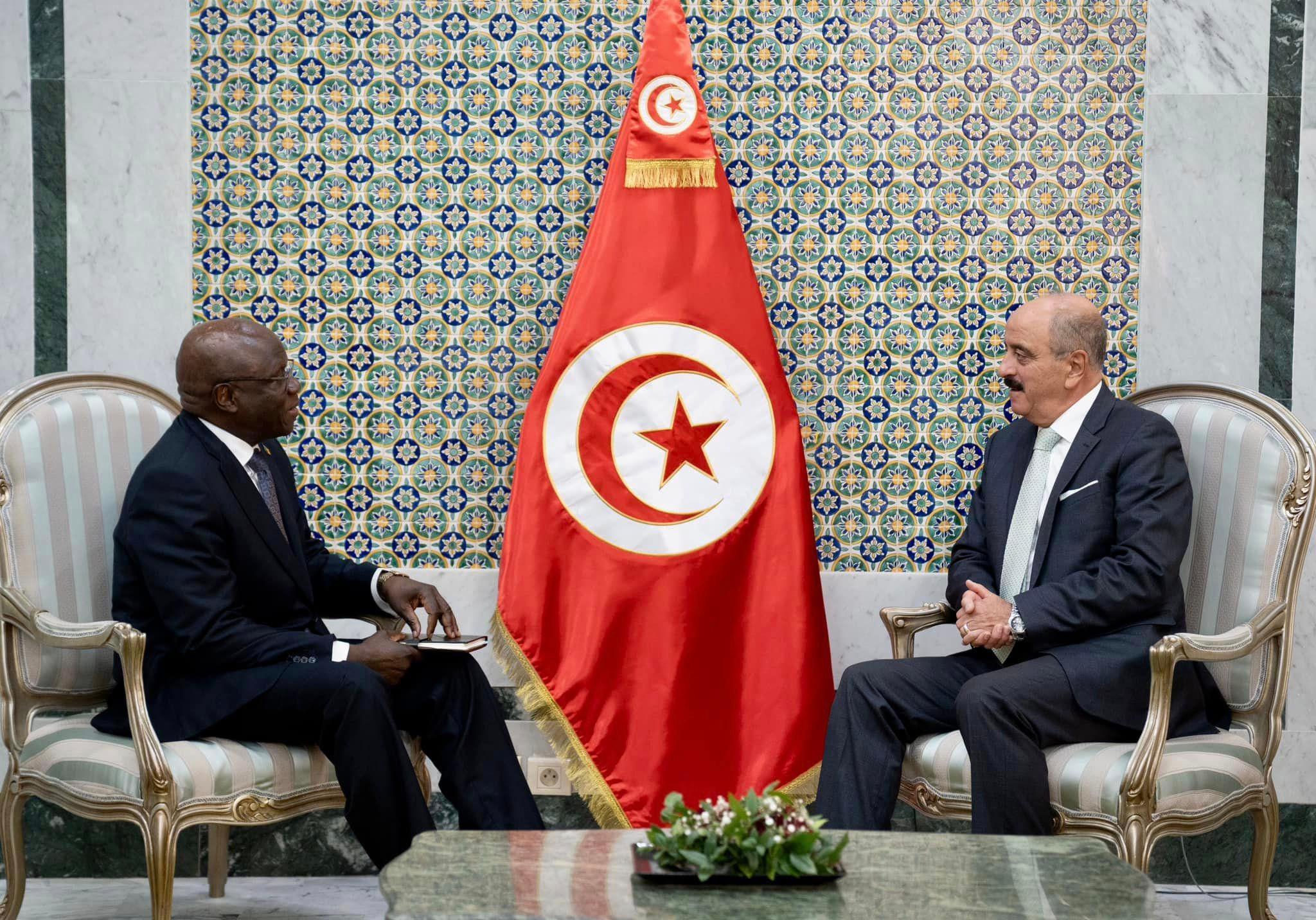 Le ministre des AE reçoit l’ambassadeur du Cameroun en Tunisie