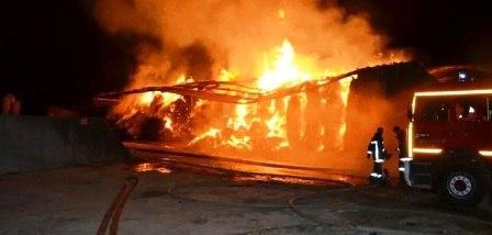 Tunisie – Béja : Un incendie ravage un entrepôt de foin