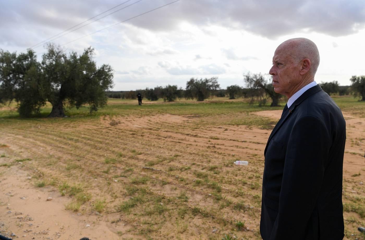 Kais Saïed en visite inopinée à l’Office des terres domaniales à Enfidha