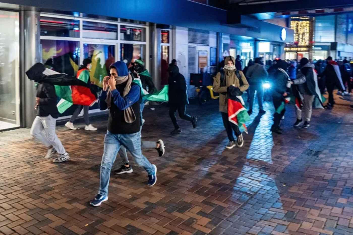 Quelles sont les raisons derrière les affrontements avec les supporters israéliens après le match contre...