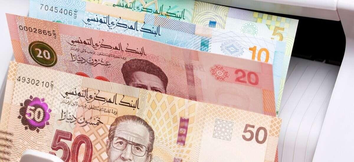 Chute du dollar de 5,2% par rapport au Dinar : Quel impact sur l’économie tunisienne...