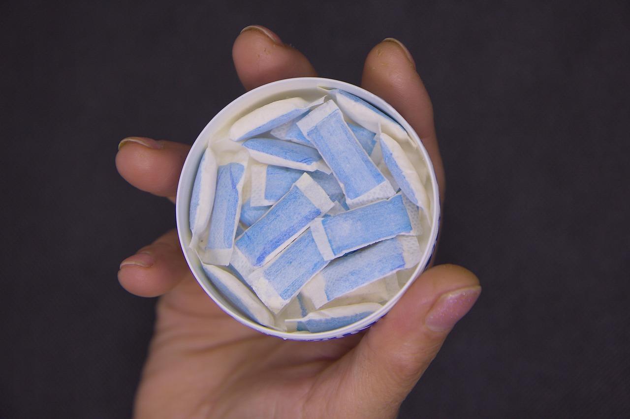 Snus : une tendance toxique qui séduit les jeunes en ligne