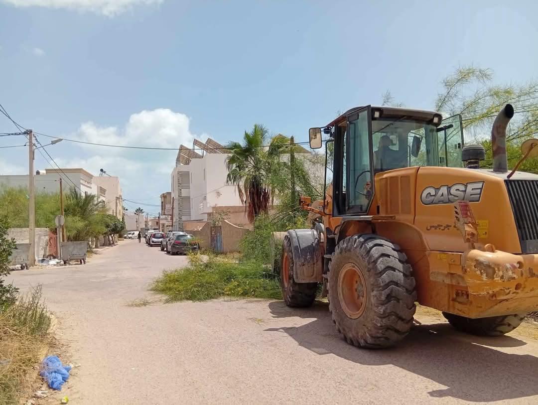 La municipalité de Zarzis exécute 7 décisions de démolition pour des clôtures érigées sans autorisation