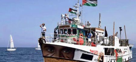 Un navire chargé d’aides à la bande de Gaza attaquée en pleine mer par des...