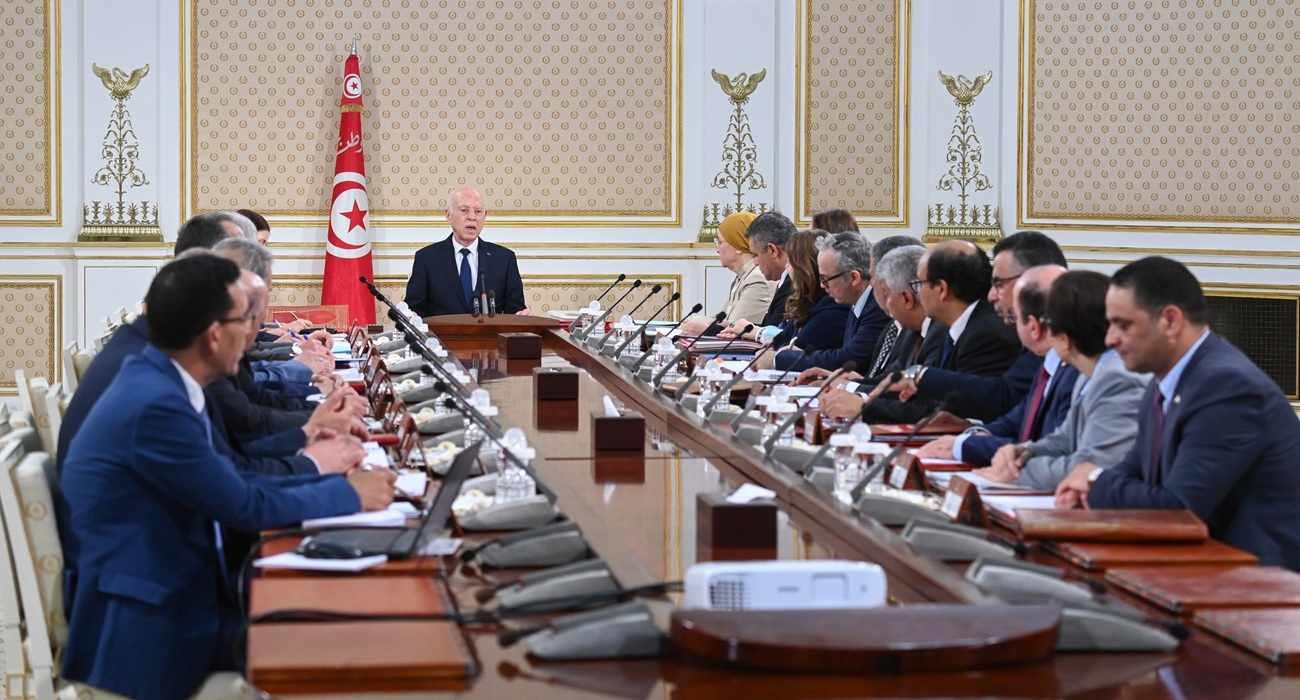 Vers un État social fort : Saïed salue la fin de la sous-traitance et annonce...
