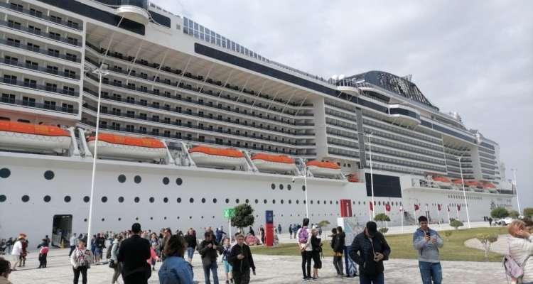 Un navire de croisière accoste à la Goulette avec 5500 touristes à bord