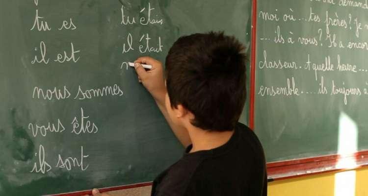 Plaidoyer pour sortir de notre bilinguisme névrotique