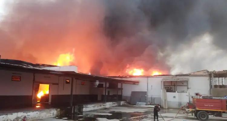 Violent incendie dans des entrepôts frigorifiques à Soliman