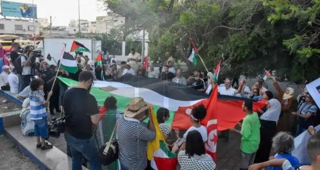 Soutien à la Palestine : Manifestation devant l’ambassade de France à Tunis