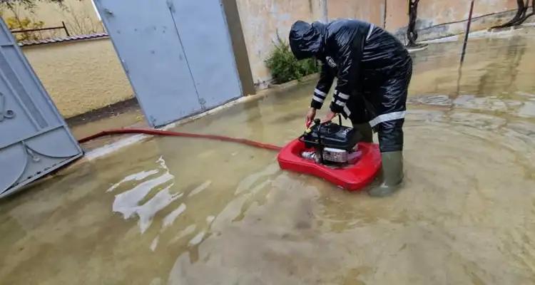 Tunisie : Evacuation des eaux de pluie des habitations à Ghardimaou