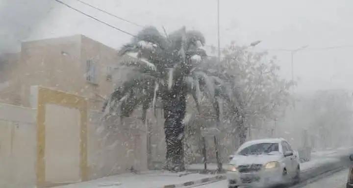 Tunisie : La neige orne les hauteurs de Kasserine