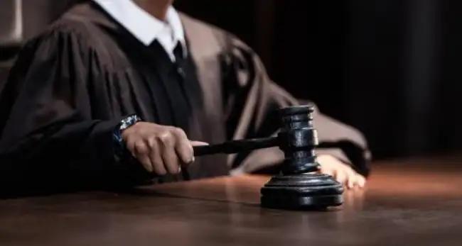 Tunisie : Un juge révoqué écope de trois ans de prison pour insultes sur les réseaux sociaux