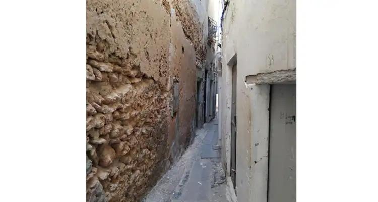 Snapshot : Est-ce la rue la plus étroite de Tunisie ?