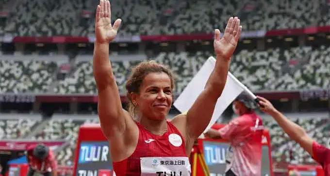 Raoua Tlili en or au Grand Prix de Paris : Deux médailles en deux jours pour l’icône tunisienne