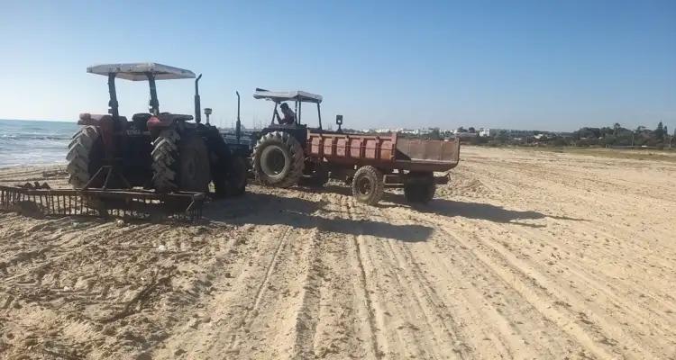 Plages tunisiennes : 200 km de côtes en cours de nettoyage jusqu’à septembre