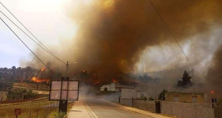 L’incendie de Melloula reprend et évacuation des habitants