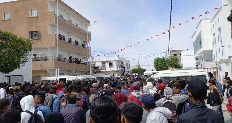 وفاة نزار العيساوي: تجدد الإحتجاجات وغلق المدارس والمؤسسات العمومية بحفوز