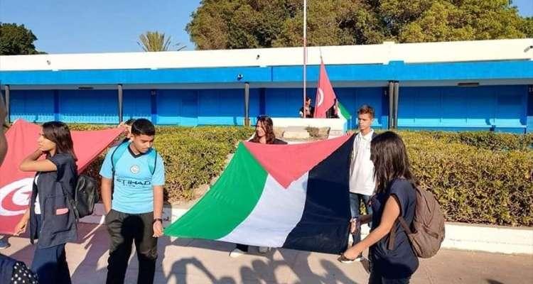 وزارة التربية تدعو لرفع العلمين التونسي والفلسطيني