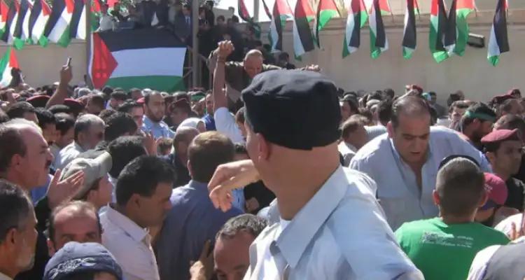 الصحافة الفلسطينية: إمكانية إبعاد الأسرى المحررين إلى تونس