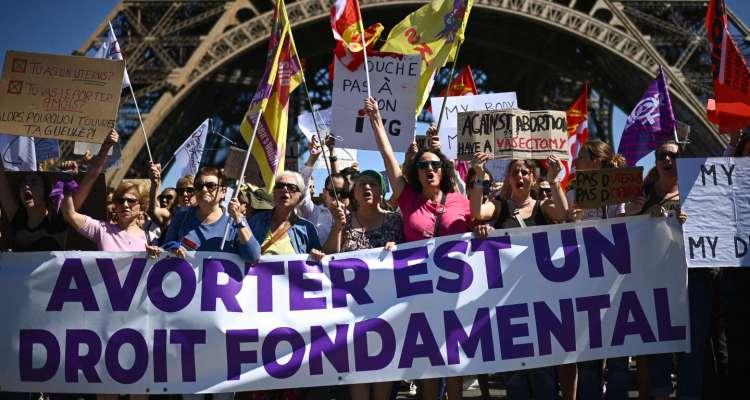 La France devient le premier pays à inscrire l'IVG dans sa Constitution