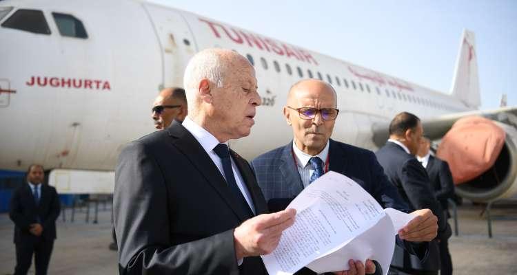 Tunisie : Dossiers en main, Kais Saied en visite inopinée à l’aéroport Tunis-Carthage