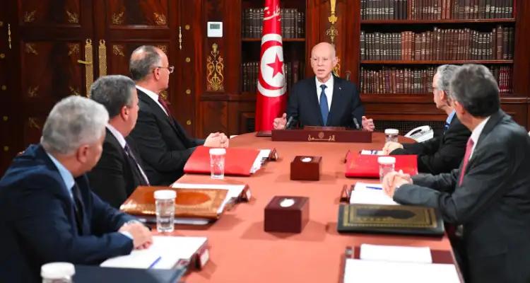 Tunisie : Kais Saied veut se débarrasser des établissements "inutiles"