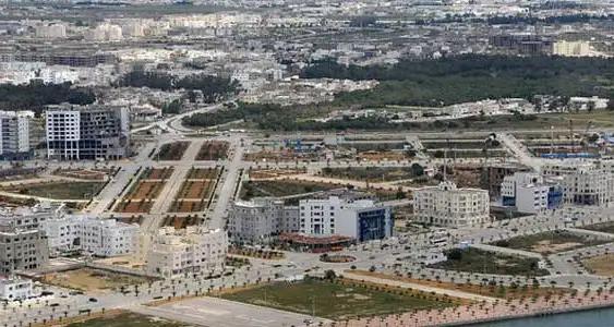 Tunisie : L'État va régulariser la situation foncière de 1200 agglomérations résidentielles