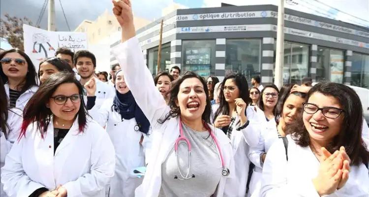 Tunisie : Salaires dévoilés, les jeunes médecins répondent au ministre