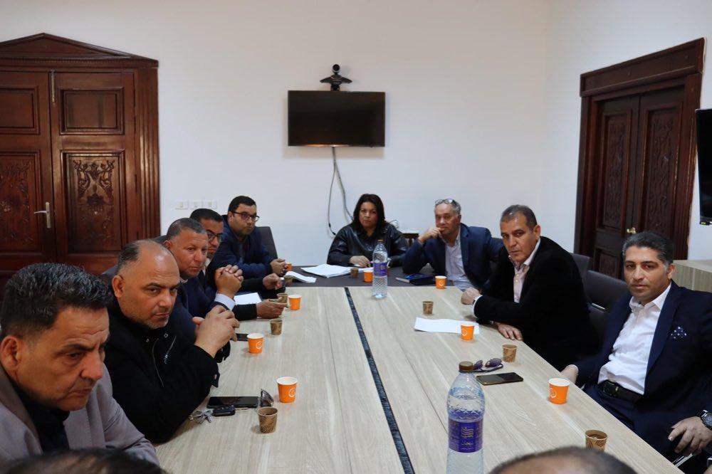 والي القيروان يجتمع بنواب الجهة