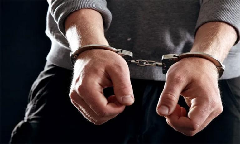 سيدي بوزيد: الاحتفاظ بشخصين أحدهما عسكري معزول و ادراج إطار بالحرس الوطني بالتفتيش