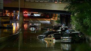 فيضانات تجتاح نيويورك تتسبب في مقتل امرأة انقطاع التيار الكهربائي