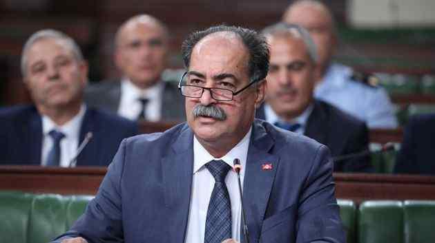 وزير الداخلية يقرر إنهاء مهام معتمدين وقبول استقالة ثالث