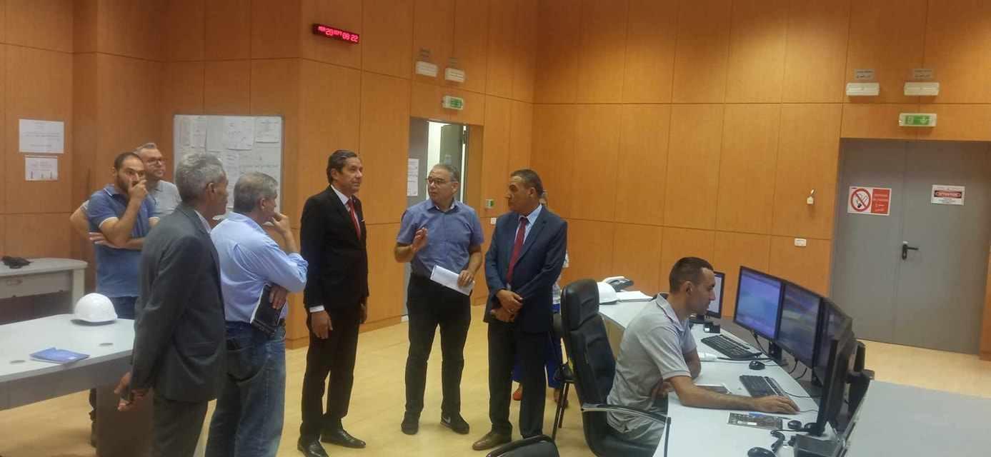 والي سوسة يتحول الى وحدة انتاج الكهرباء للوقوف على أسباب انقطاع الكهرباء